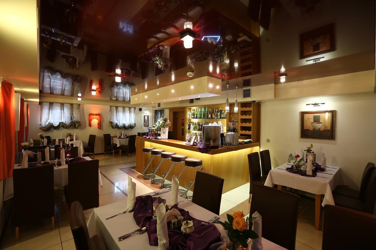 Hotel Korona Ciechanow Bagian luar foto