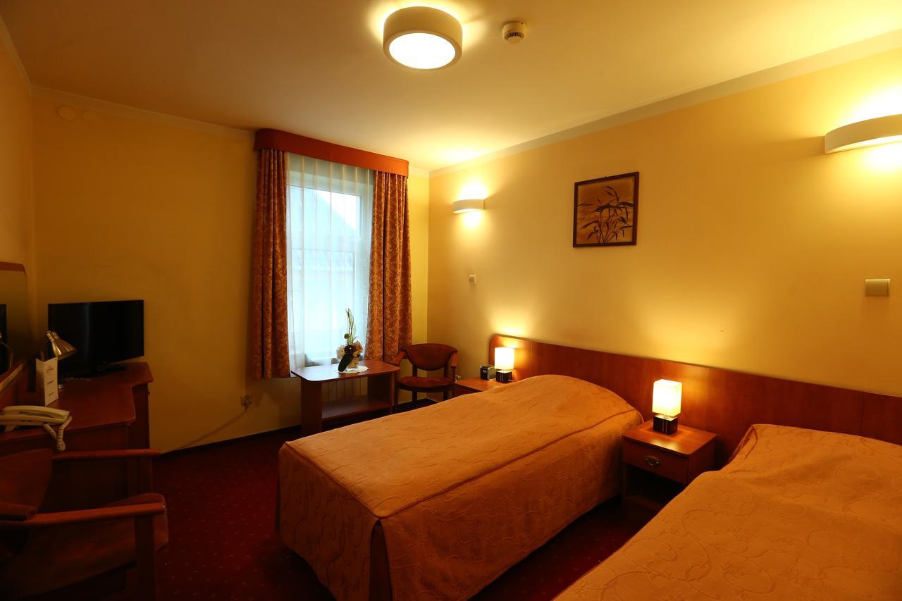 Hotel Korona Ciechanow Bagian luar foto