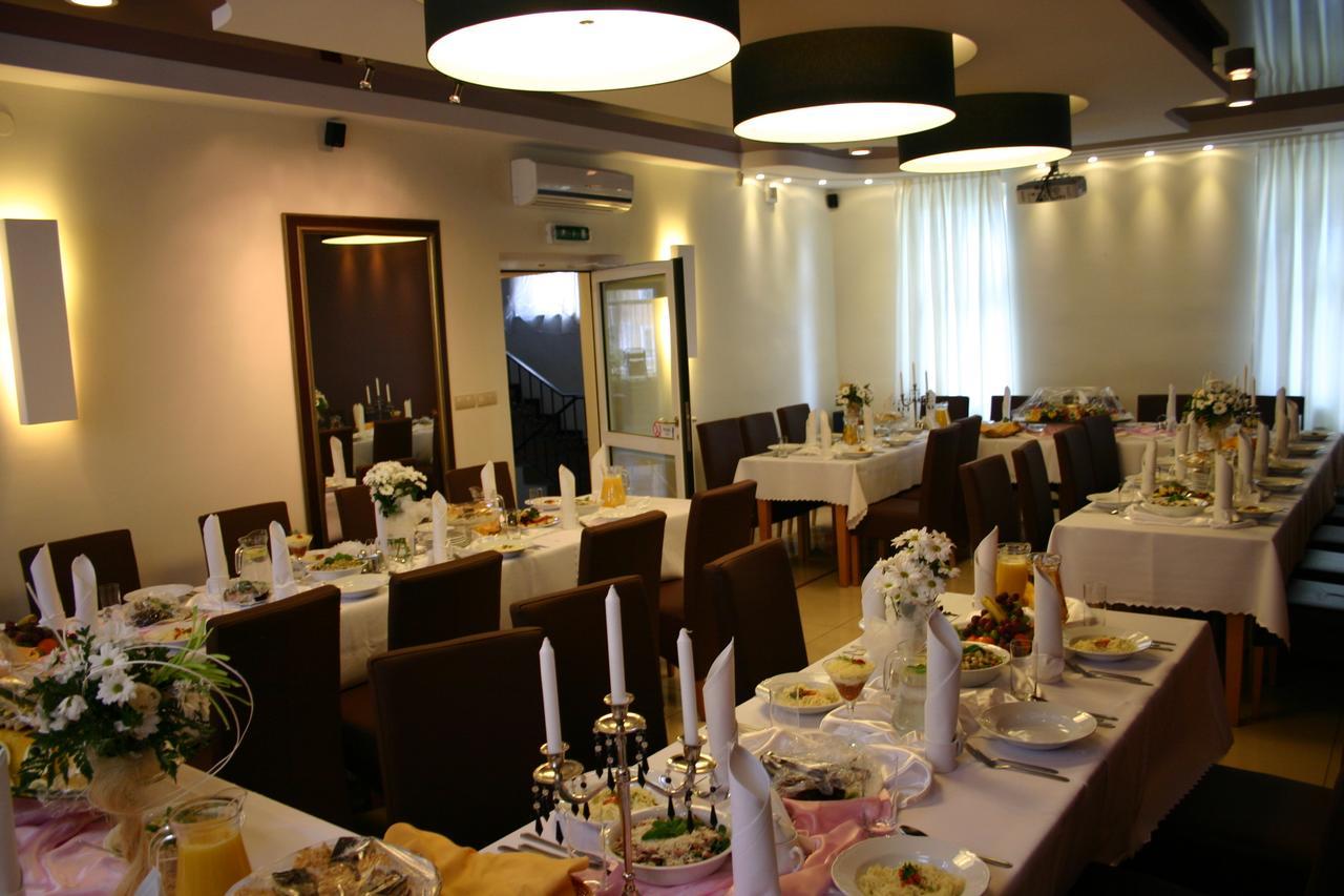 Hotel Korona Ciechanow Bagian luar foto