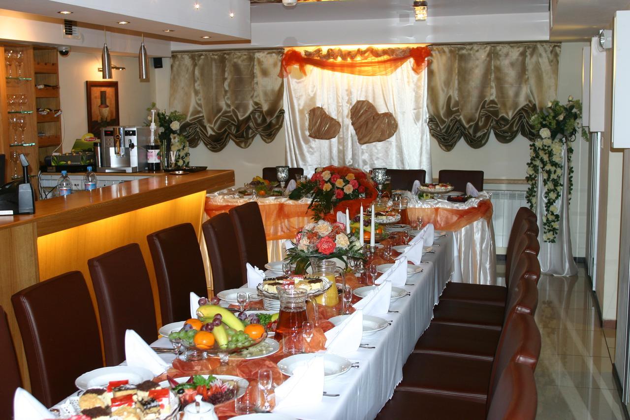 Hotel Korona Ciechanow Bagian luar foto