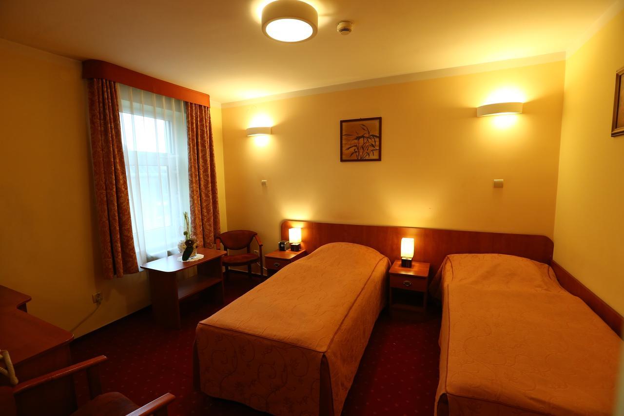 Hotel Korona Ciechanow Bagian luar foto