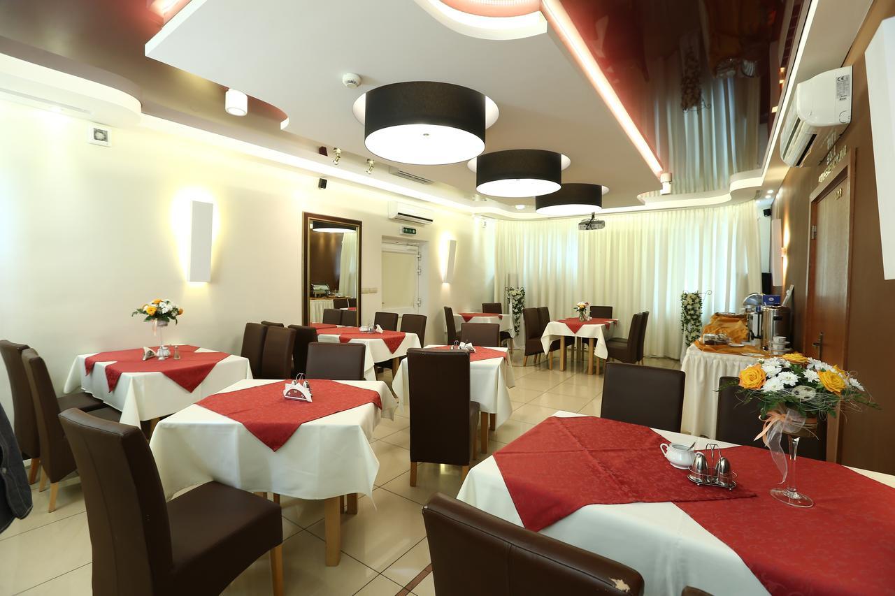 Hotel Korona Ciechanow Bagian luar foto