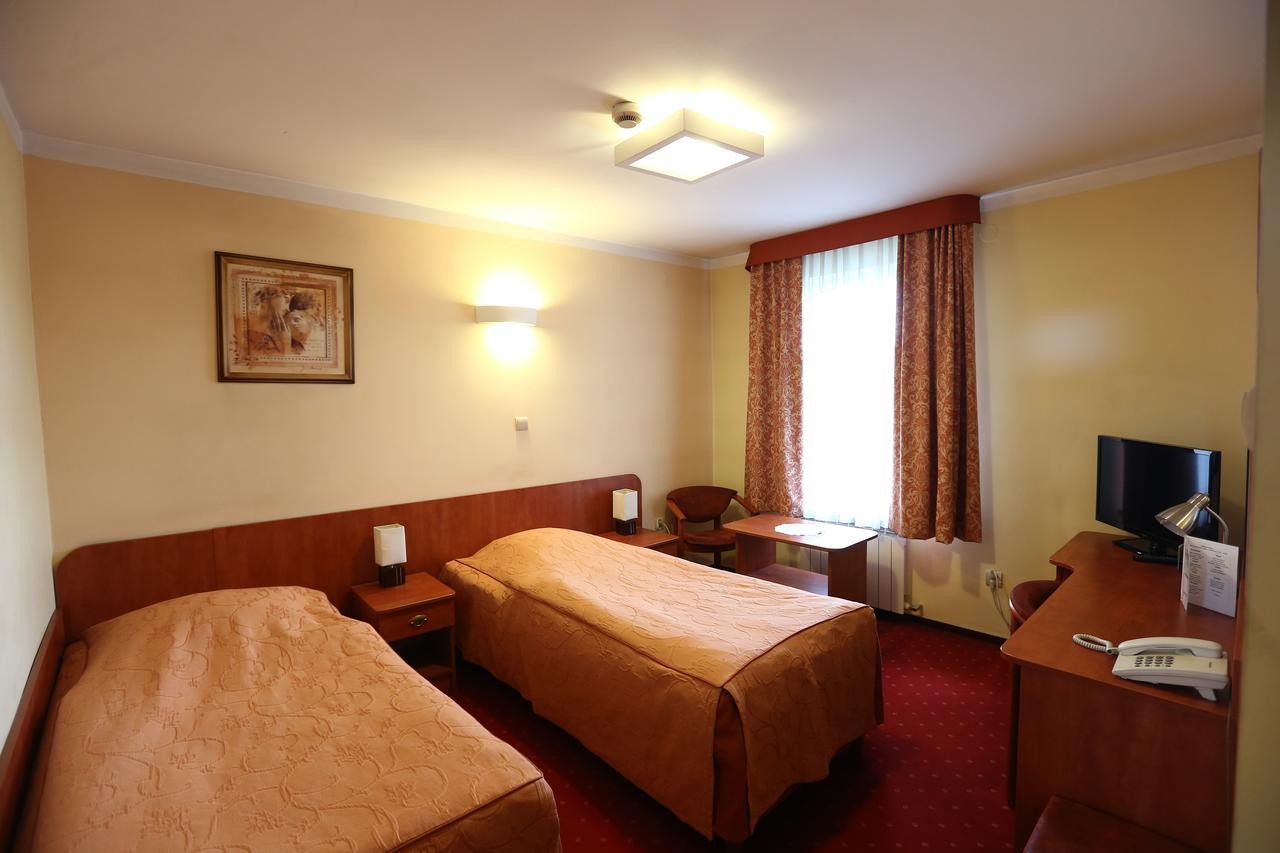 Hotel Korona Ciechanow Bagian luar foto