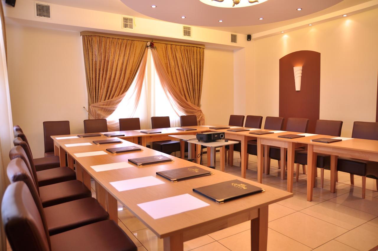 Hotel Korona Ciechanow Bagian luar foto