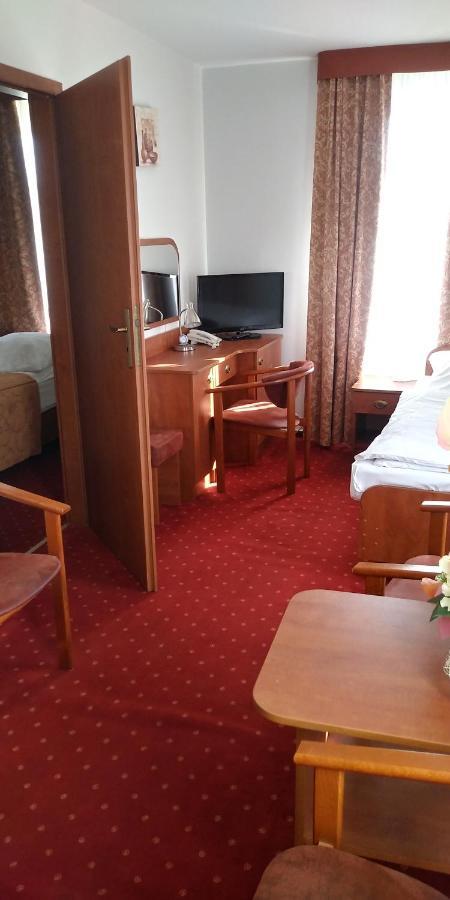Hotel Korona Ciechanow Bagian luar foto